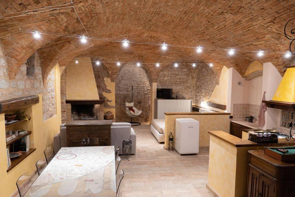 Another Brick In The Vault Spello Bagian luar foto