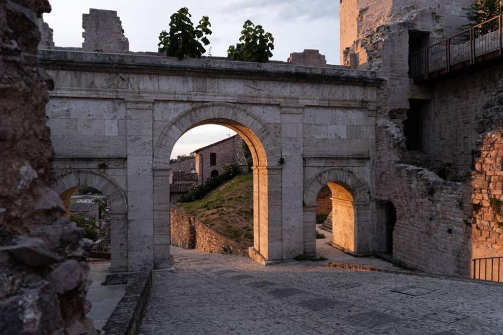 Another Brick In The Vault Spello Bagian luar foto